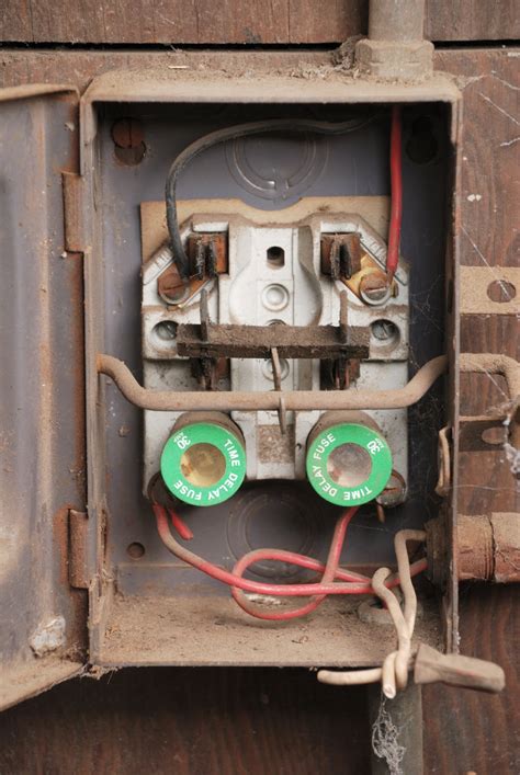 electrical circuit box with screw in fuses|old 30 amp fuse box.